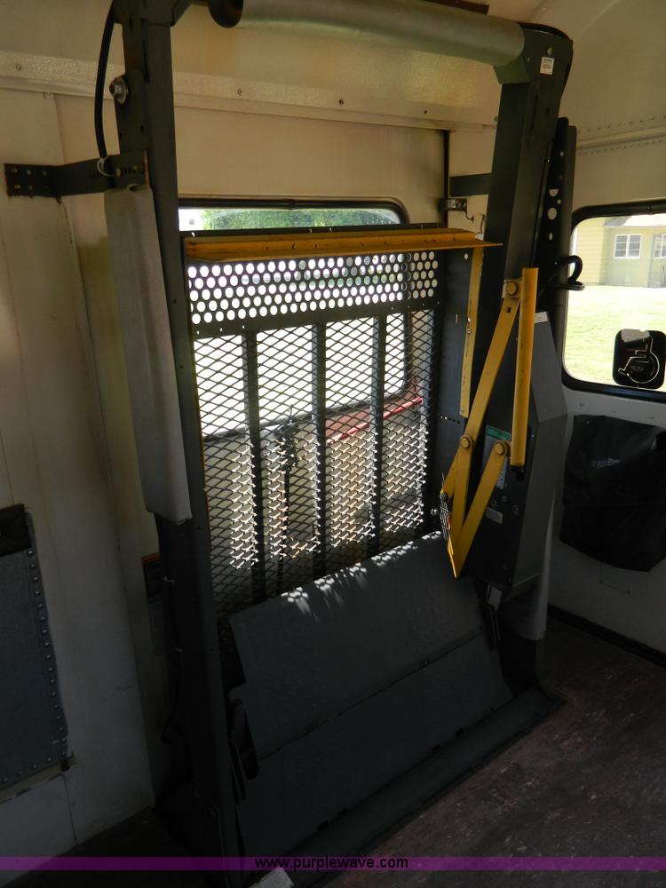 image for item K8085 1995 International 3800 bus