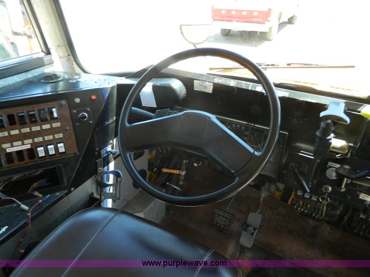 image for item K8085 1995 International 3800 bus