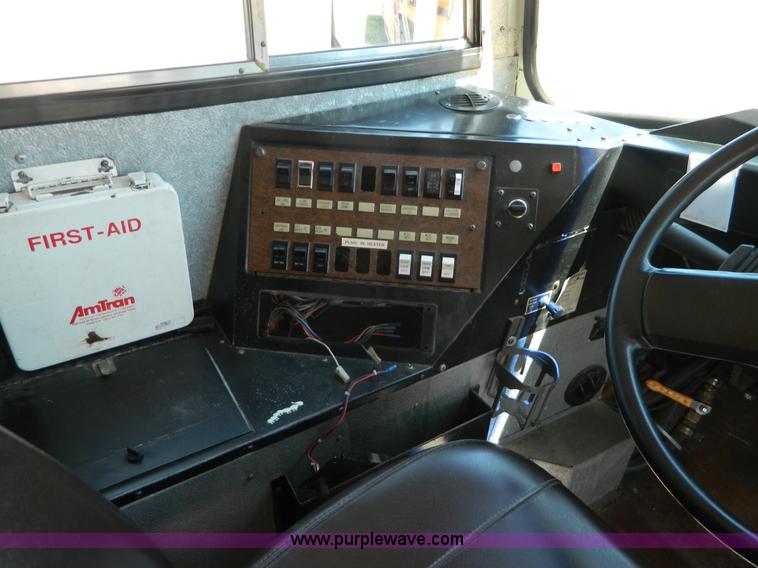 image for item K8085 1995 International 3800 bus