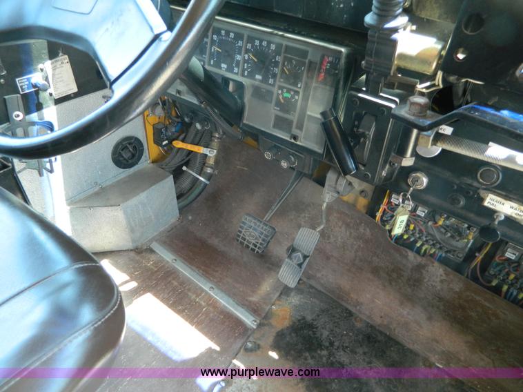 image for item K8085 1995 International 3800 bus