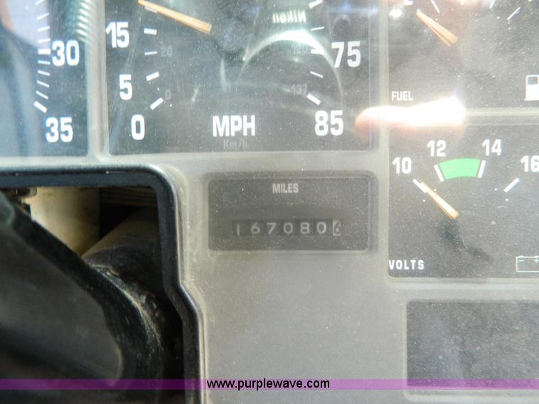 image for item K8085 1995 International 3800 bus