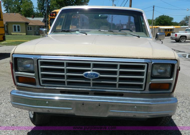 image for item K8086 1985 Ford F150 pickup truck