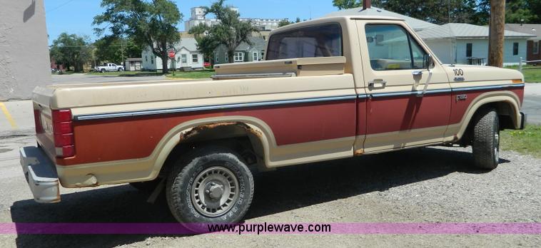 image for item K8086 1985 Ford F150 pickup truck