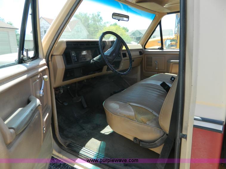 image for item K8086 1985 Ford F150 pickup truck