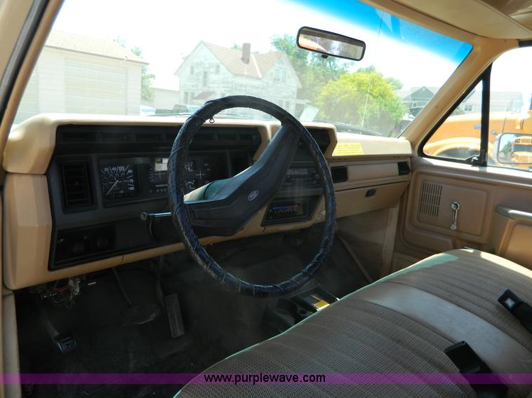 image for item K8086 1985 Ford F150 pickup truck