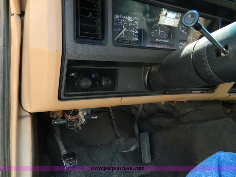 image for item K8086 1985 Ford F150 pickup truck