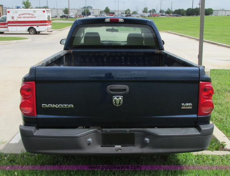 image for item R9318 2005 Dodge Dakota ST Club Cab pickup truck