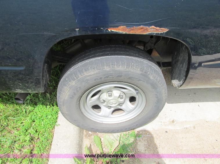 image for item R9318 2005 Dodge Dakota ST Club Cab pickup truck