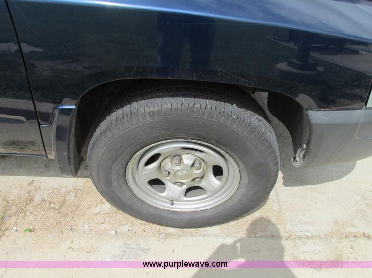 image for item R9318 2005 Dodge Dakota ST Club Cab pickup truck