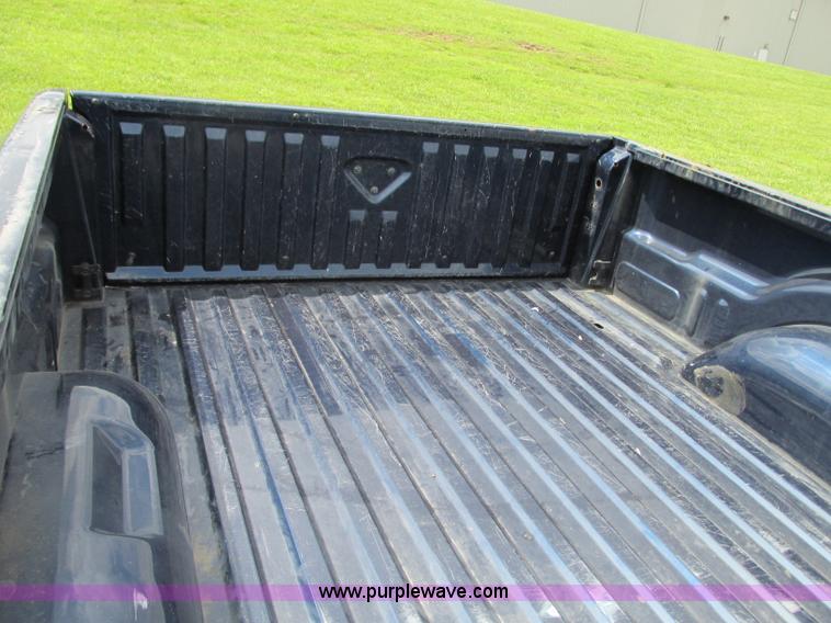 image for item R9318 2005 Dodge Dakota ST Club Cab pickup truck