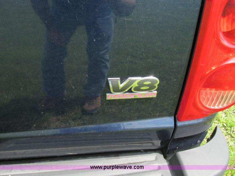 image for item R9318 2005 Dodge Dakota ST Club Cab pickup truck