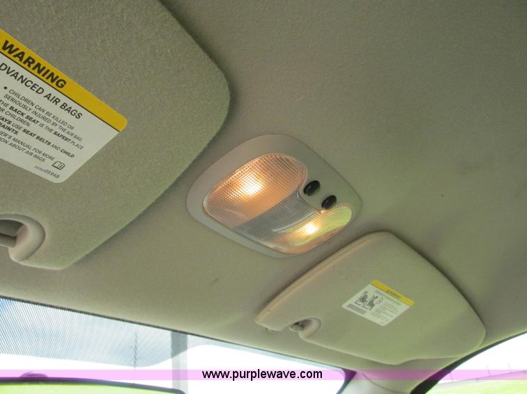 image for item R9318 2005 Dodge Dakota ST Club Cab pickup truck