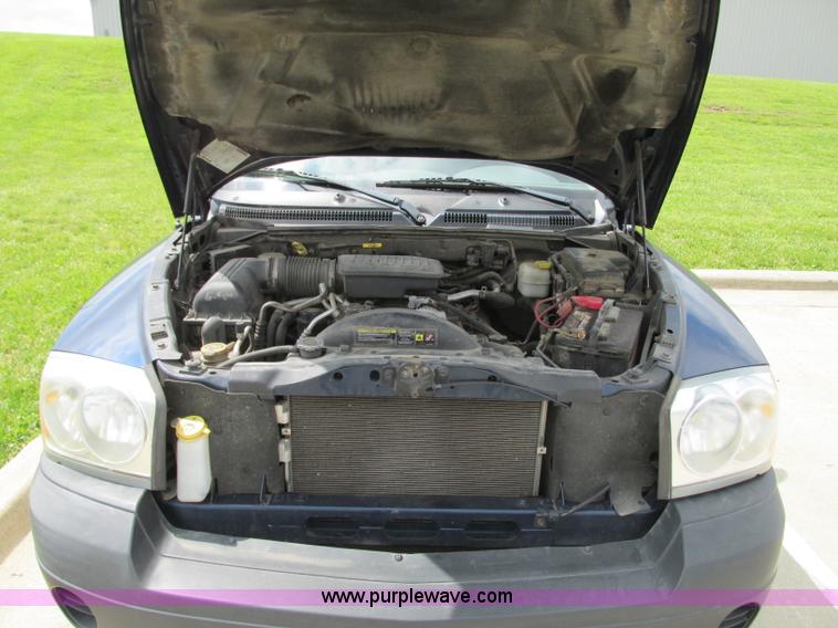 image for item R9318 2005 Dodge Dakota ST Club Cab pickup truck