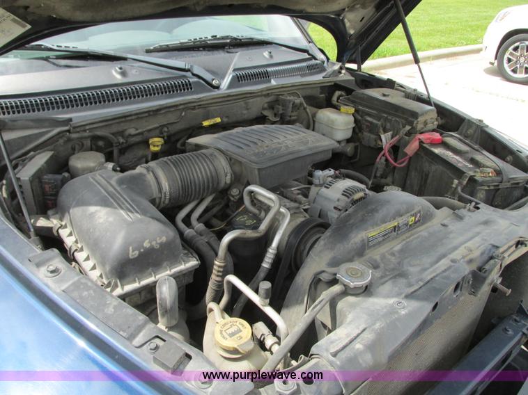 image for item R9318 2005 Dodge Dakota ST Club Cab pickup truck