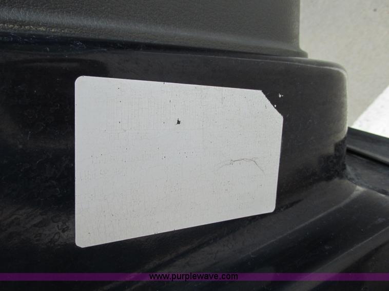 image for item R9318 2005 Dodge Dakota ST Club Cab pickup truck