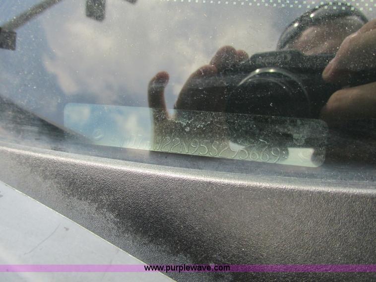 image for item R9318 2005 Dodge Dakota ST Club Cab pickup truck