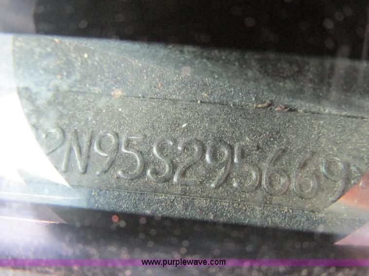 image for item R9318 2005 Dodge Dakota ST Club Cab pickup truck