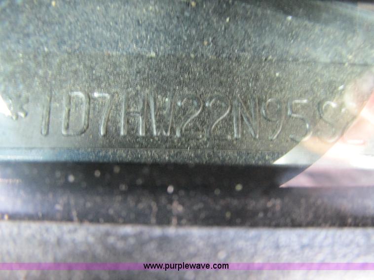 image for item R9318 2005 Dodge Dakota ST Club Cab pickup truck