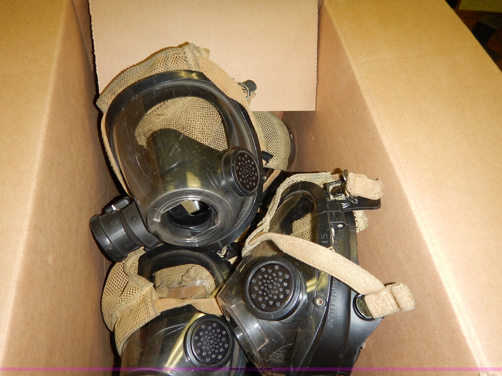 (17) Scott AV2000 masks with face pieces in Atchison, KS | Item BC9394 ...