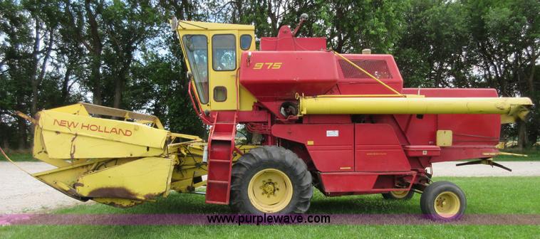 image for item D2486 New Holland 975 combine