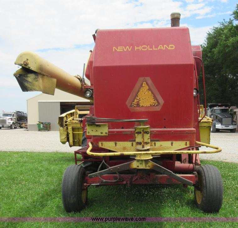 image for item D2486 New Holland 975 combine