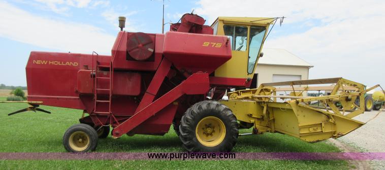 image for item D2486 New Holland 975 combine