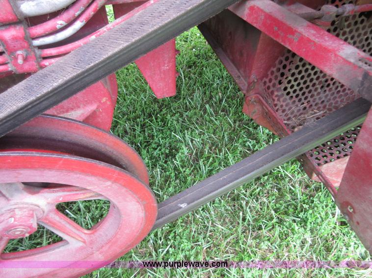 image for item D2486 New Holland 975 combine