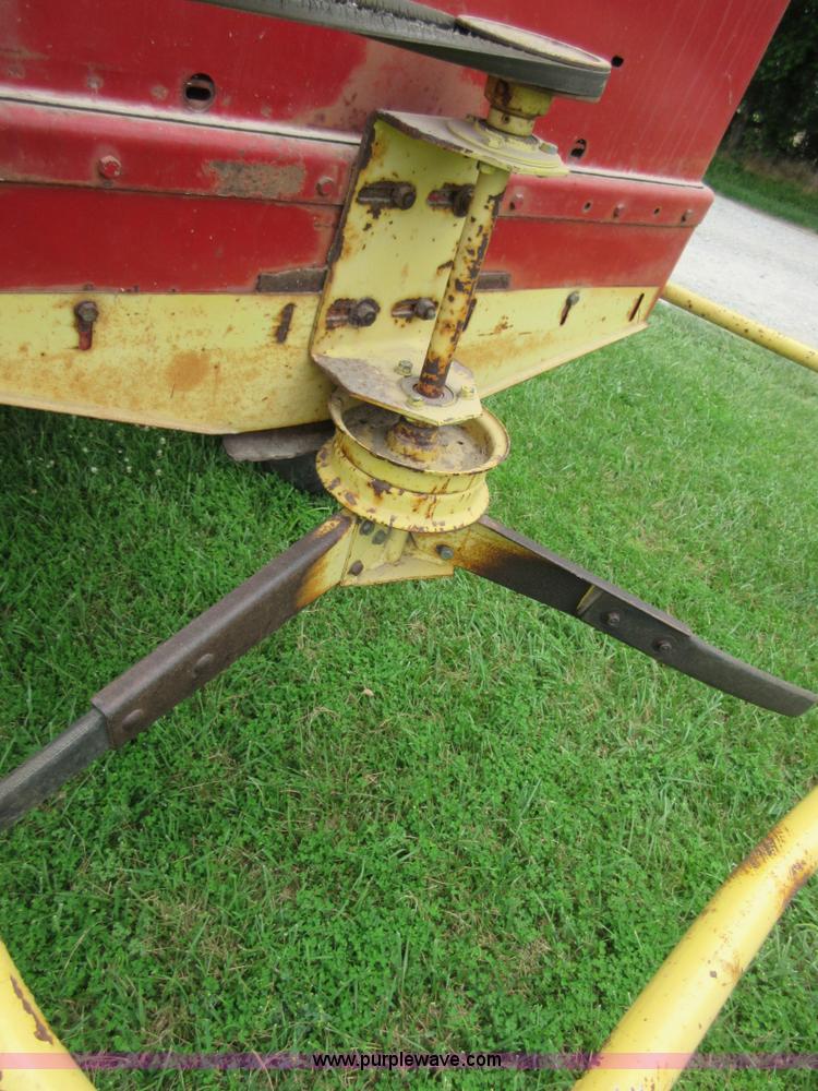 image for item D2486 New Holland 975 combine