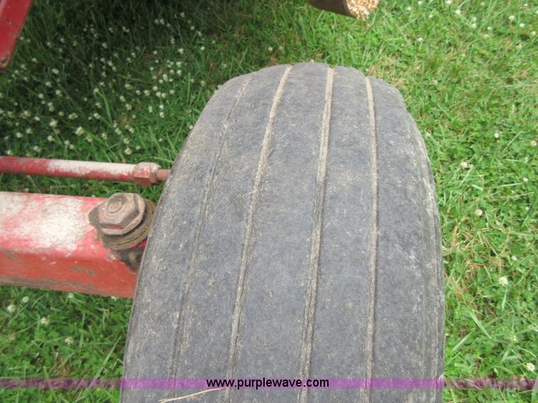 image for item D2486 New Holland 975 combine