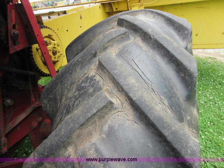 image for item D2486 New Holland 975 combine