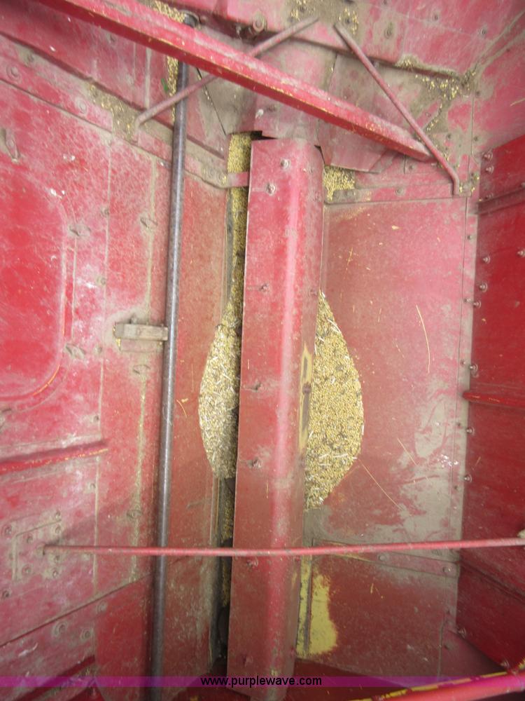 image for item D2486 New Holland 975 combine