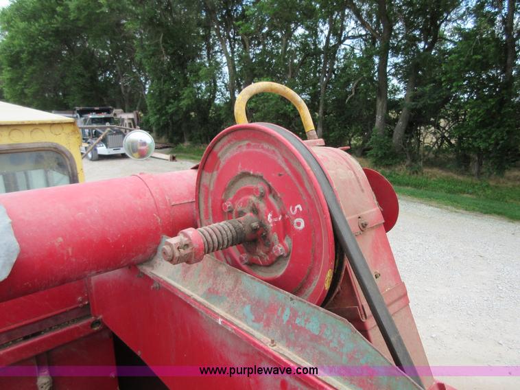 image for item D2486 New Holland 975 combine