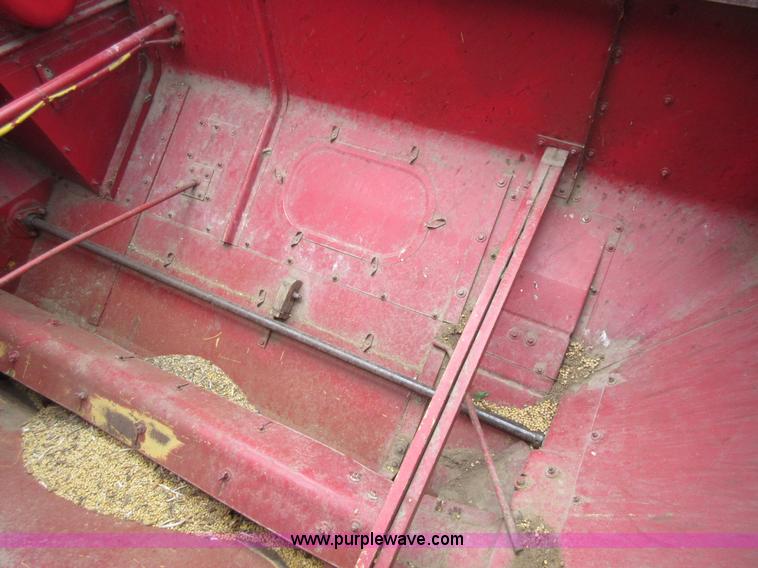 image for item D2486 New Holland 975 combine