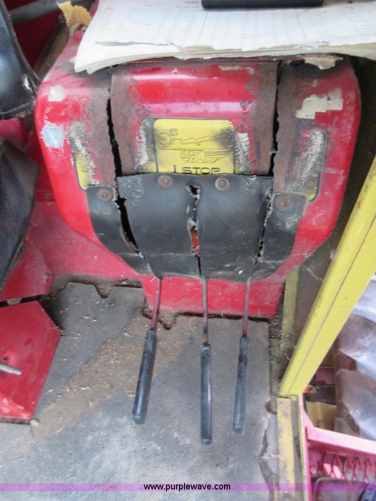 image for item D2486 New Holland 975 combine