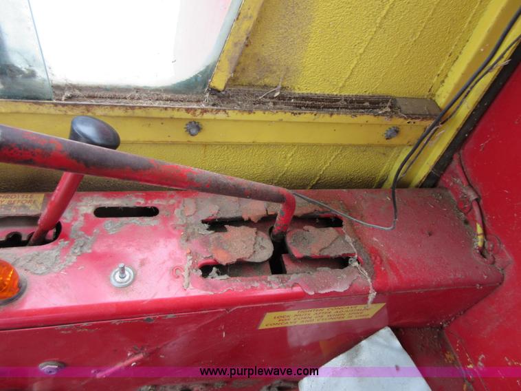 image for item D2486 New Holland 975 combine