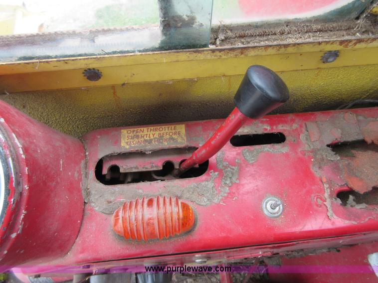 image for item D2486 New Holland 975 combine