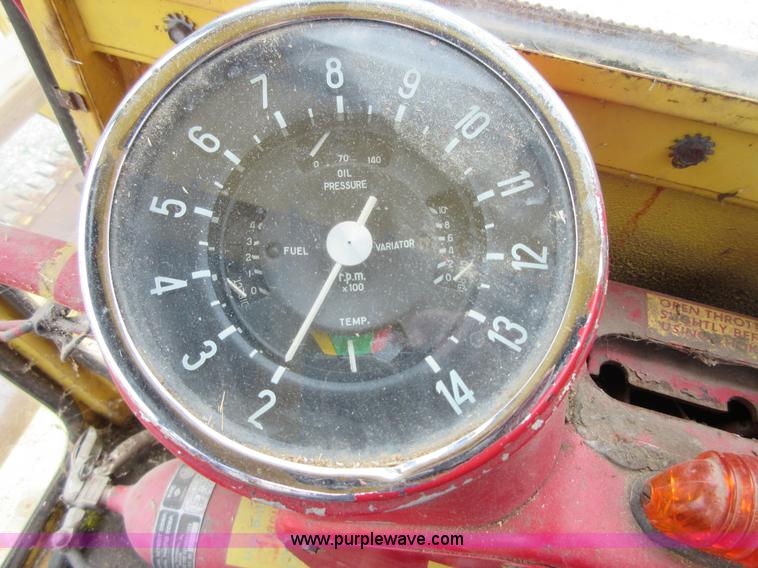 image for item D2486 New Holland 975 combine