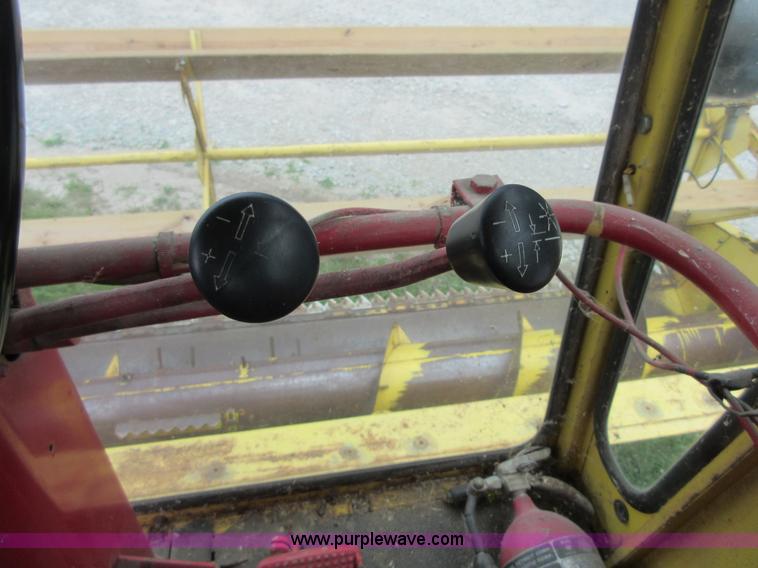 image for item D2486 New Holland 975 combine