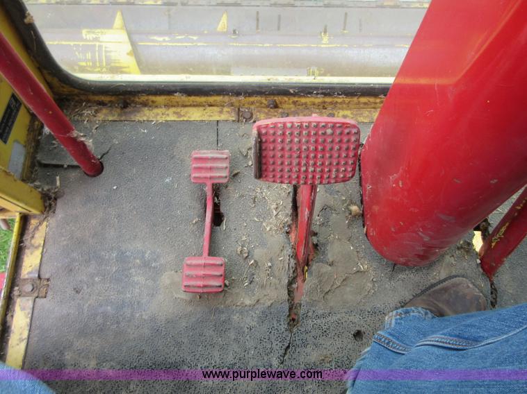 image for item D2486 New Holland 975 combine