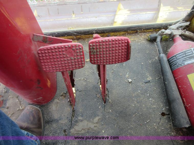 image for item D2486 New Holland 975 combine