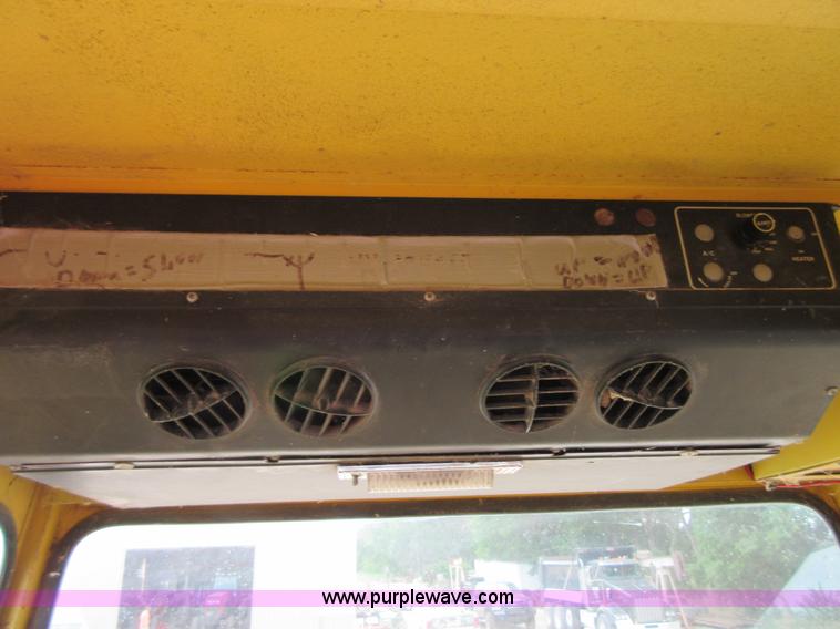 image for item D2486 New Holland 975 combine