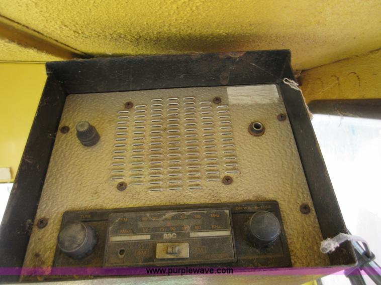 image for item D2486 New Holland 975 combine