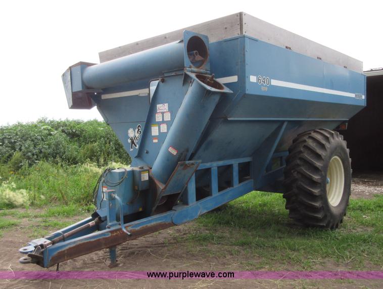 image for item D2488 Kinze 640 grain cart