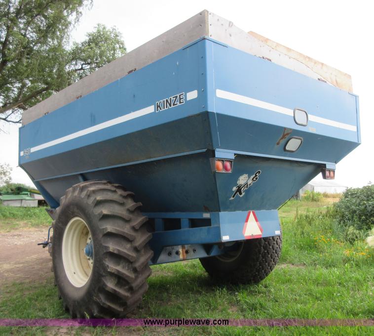 image for item D2488 Kinze 640 grain cart