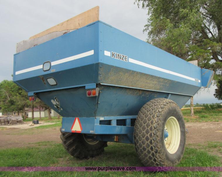 image for item D2488 Kinze 640 grain cart