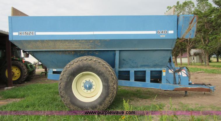 image for item D2488 Kinze 640 grain cart