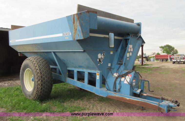 image for item D2488 Kinze 640 grain cart