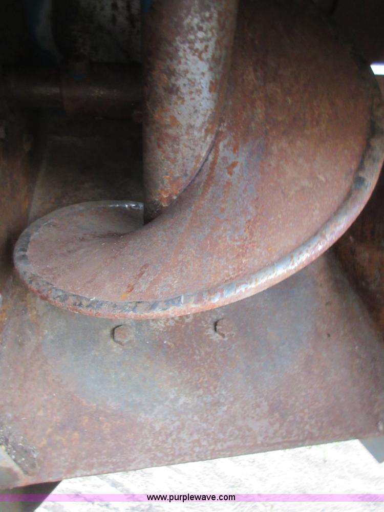 image for item D2488 Kinze 640 grain cart