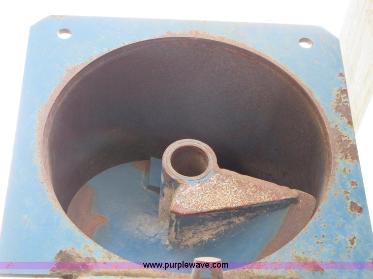 image for item D2488 Kinze 640 grain cart