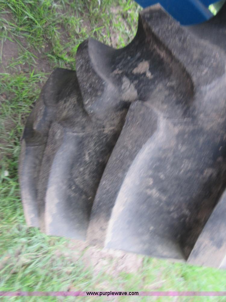 image for item D2488 Kinze 640 grain cart